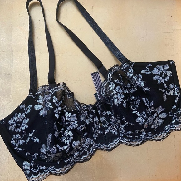 Victoria's Secret Other - Victoria's Secret Metallic Floral Print Lace Bra size 34DD